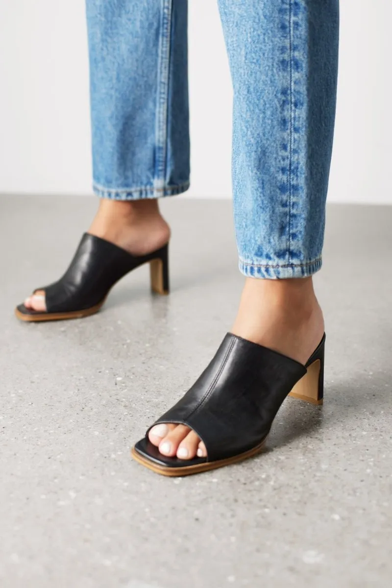 ANGULUS Sandal with heel Black